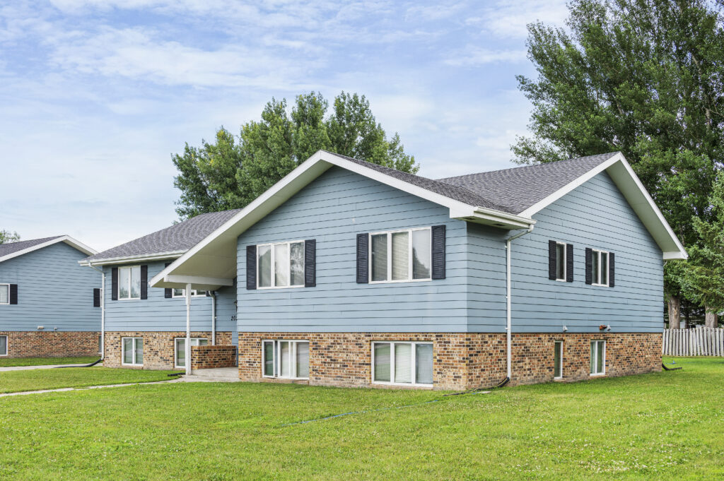 2020 8th Avenue NW #3, East Grand Forks, MN 56721
