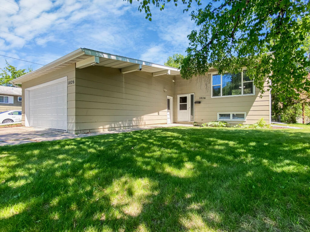 1026 Boyd Dr, Grand Forks, ND 58203