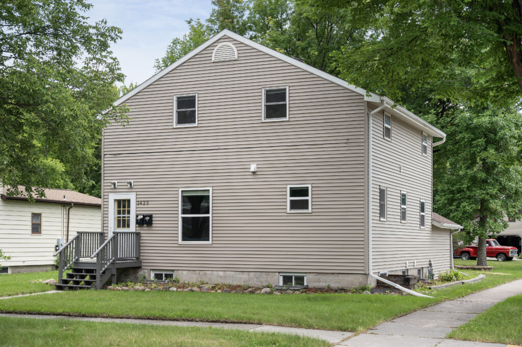 1423 8th Ave N, Grand Forks, ND 58201