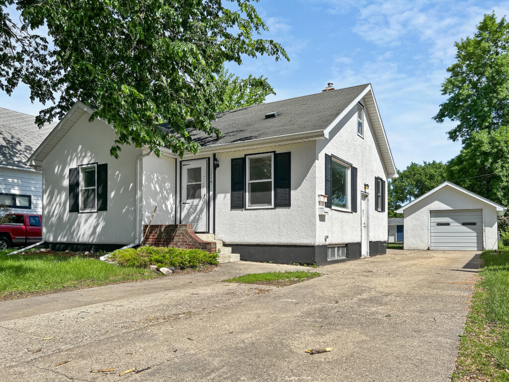 1714 5th Ave N, Grand Forks, ND 58203