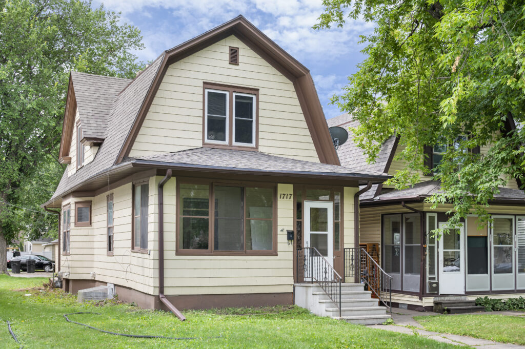 1717 University Ave, Grand Forks, ND 58203