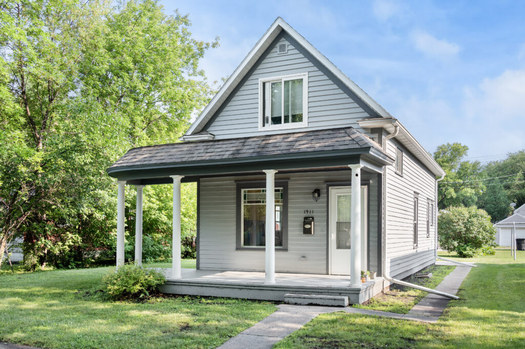 1911 University Ave, Grand Forks, ND 58203