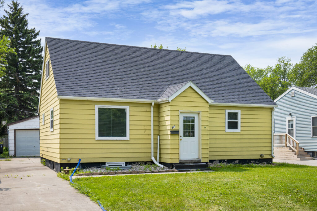 2113 5th Avenue North, Grand Forks, ND 58201