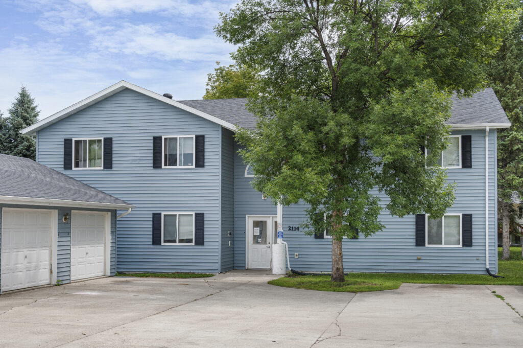 2114 8th Avenue NW #2, East Grand Forks, MN 56721