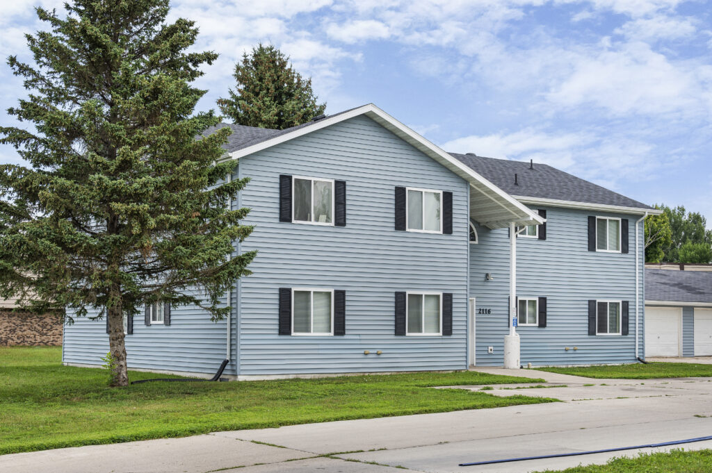 2116 8th Avenue NW, East Grand Forks, MN 56721