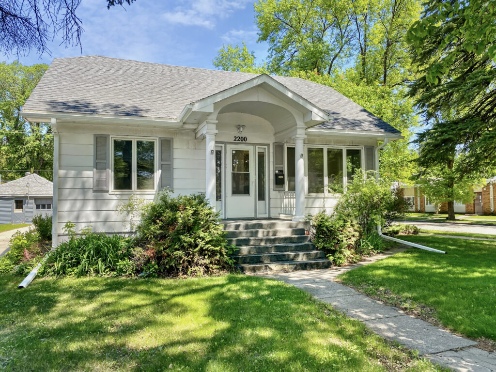 2200 University Ave - B, Grand Forks, ND 58203