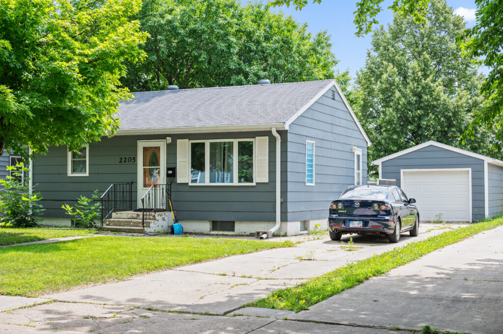 2205 1st Ave N, Grand Forks, ND 58203