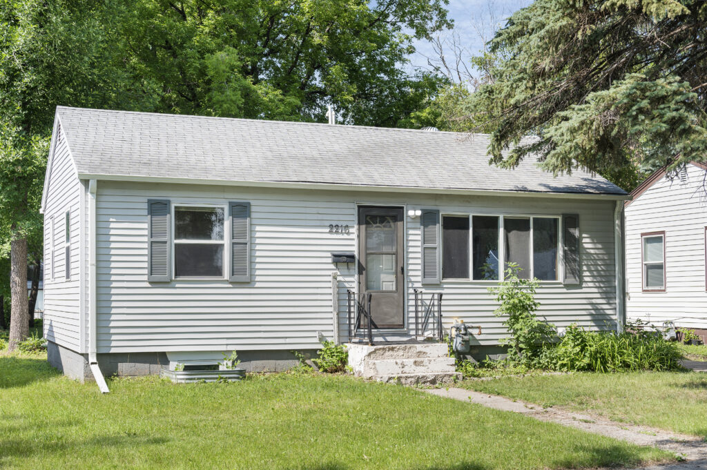2216 1st Ave N, Grand Forks, ND 58203