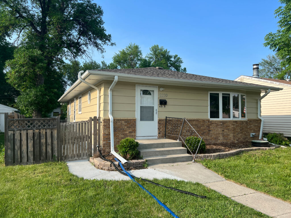 2220 7th Ave N, Grand Forks, ND 58203