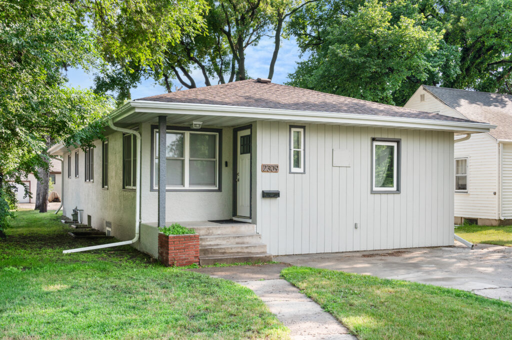 2309 University Ave, Grand Forks, ND 58203
