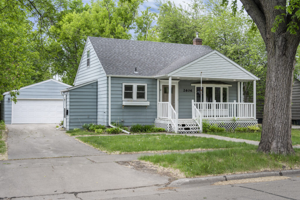 2606 5th Ave N, Grand Forks, ND 58203