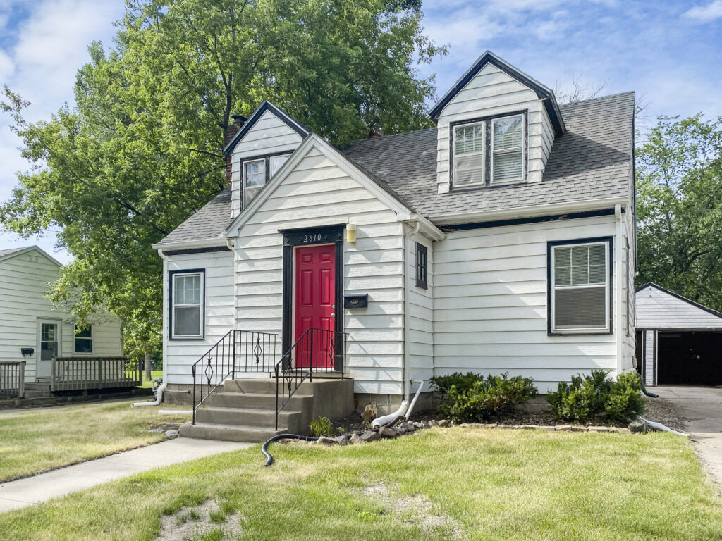 2610 5th Ave N, Grand Forks, ND 58203