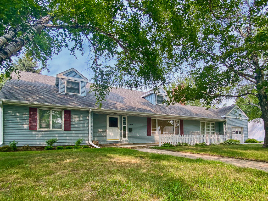2626 5th Ave N, Grand Forks, ND 58203