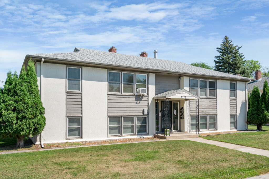 3210 5th Ave N, Grand Forks, ND 58203