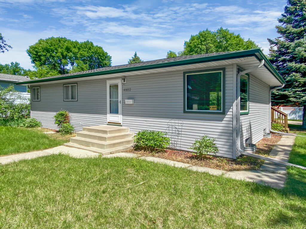 4802 4th Ave N, Grand Forks, ND 58203