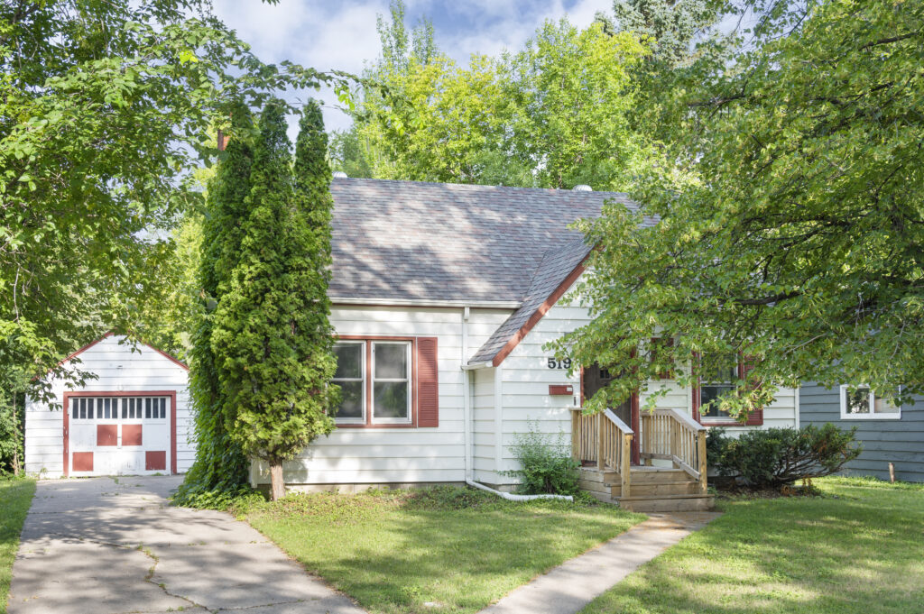 519 Cambridge St, Grand Forks, ND 58203