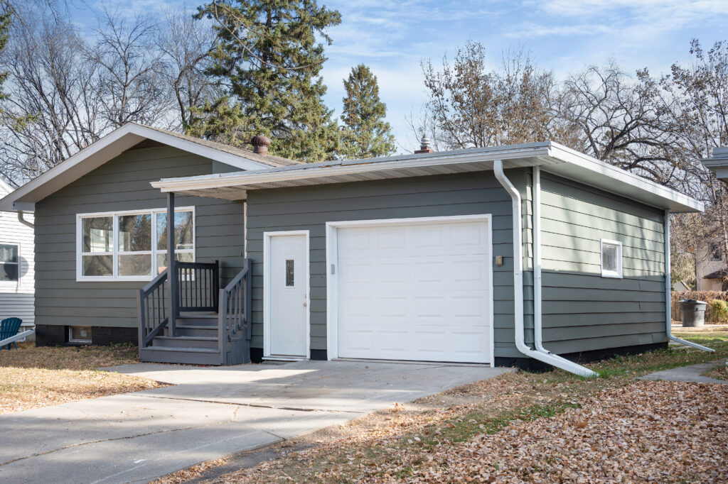 522 Cambridge St., Grand Forks, ND 58203