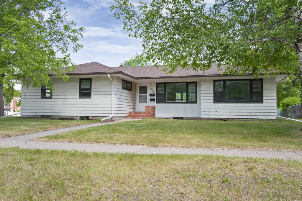 536 Oxford St, Grand Forks, ND 58203