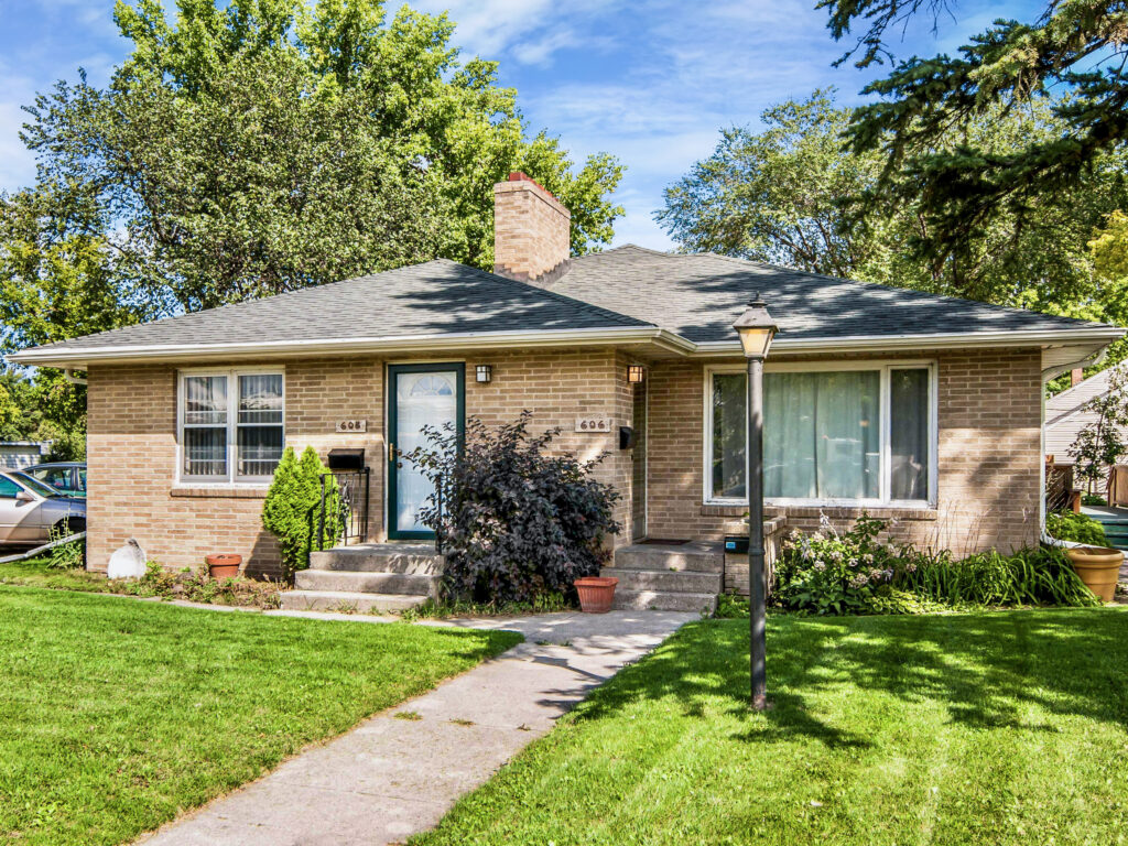 606.5 N. Columbia Rd., Grand Forks, ND 58203