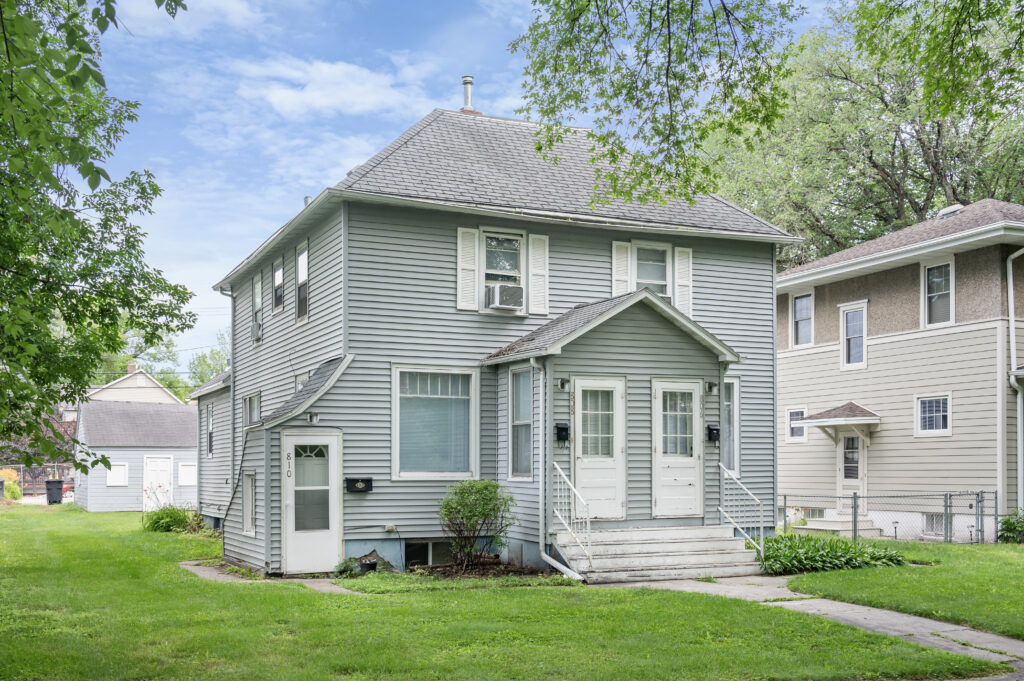 810 Walnut St, Grand Forks, ND 58201