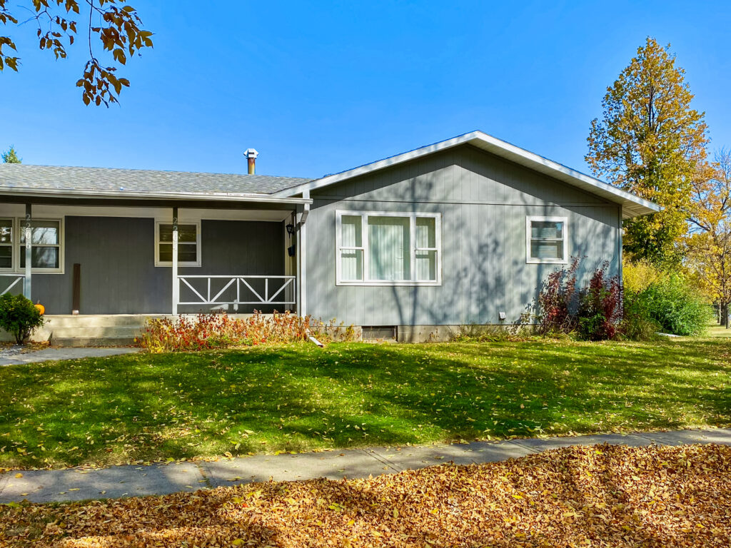 2204 9th Ave S, Grand Forks, ND 58201