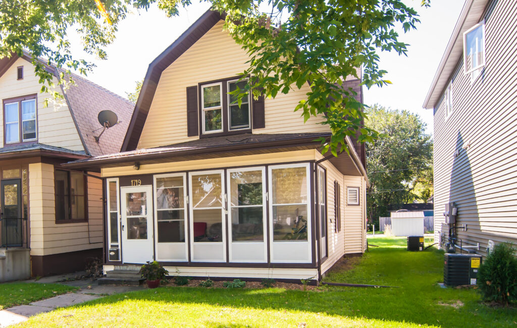 1719 University Ave, Grand Forks, ND 58203