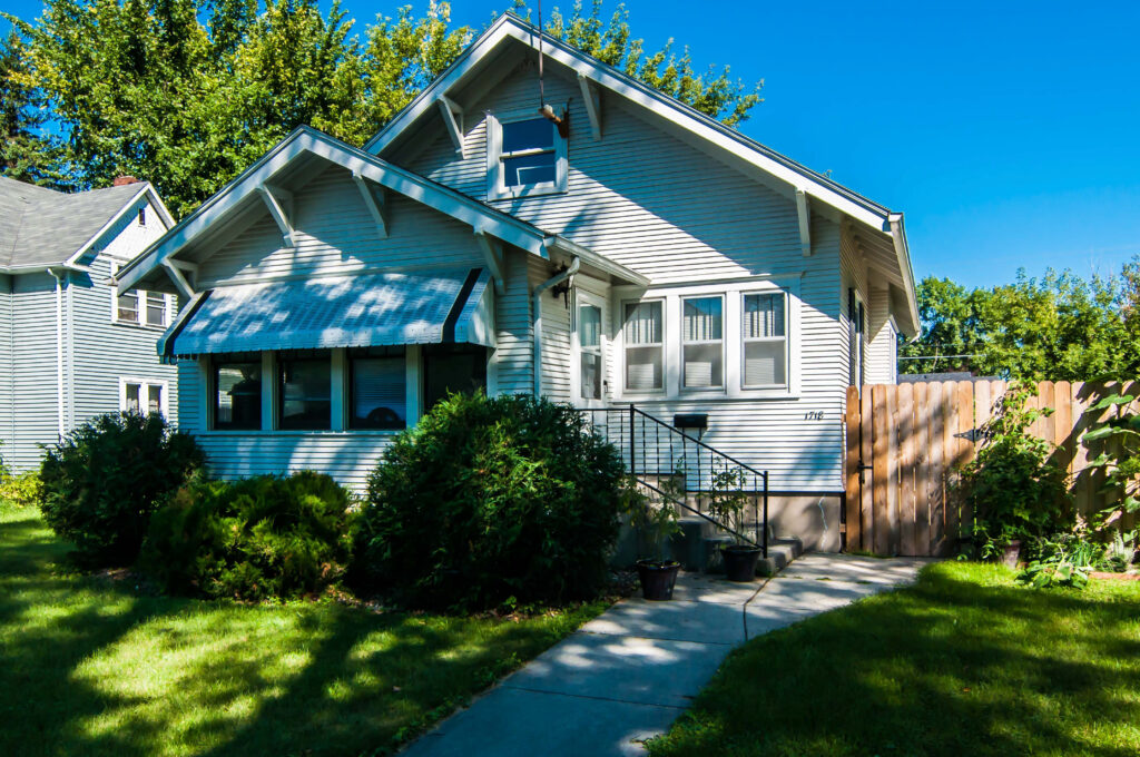 1718 University Ave, Grand Forks, ND 58203