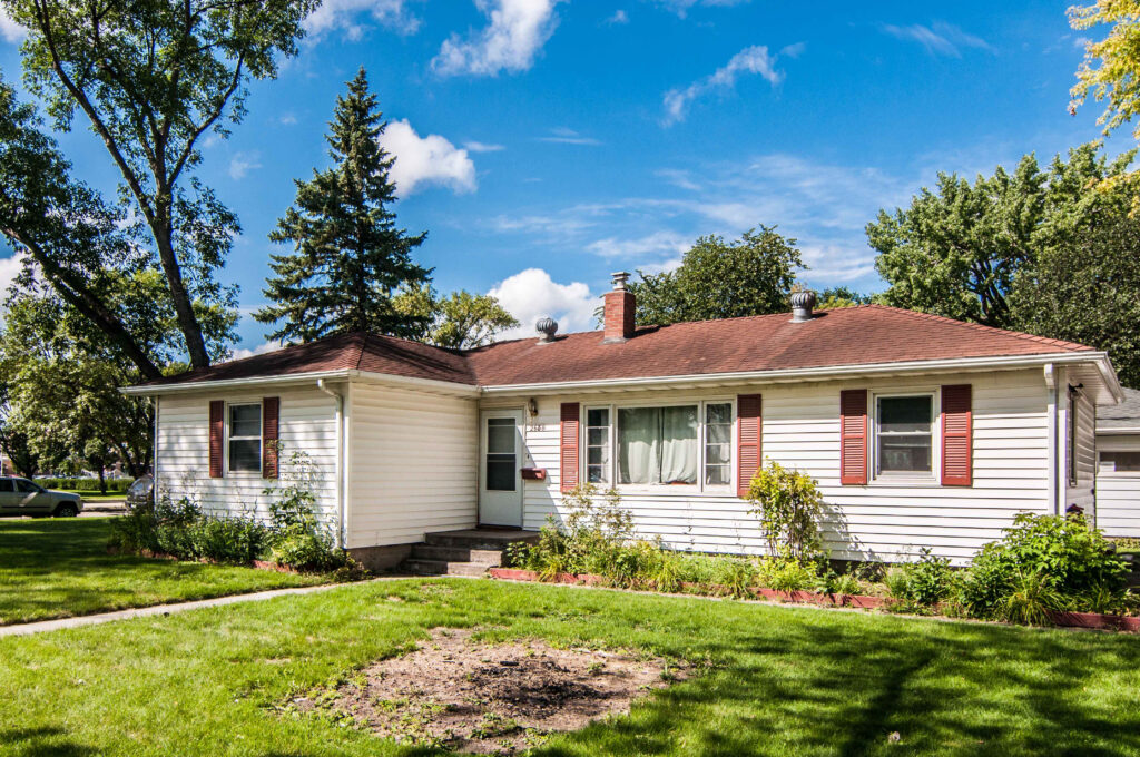 2630 6th Ave N, Grand Forks, ND 58203