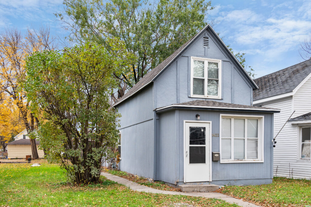 1422 4th Ave N, Grand Forks, ND 58203