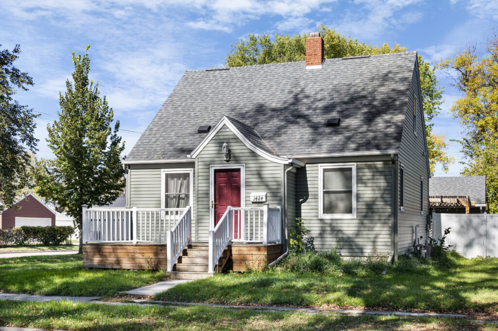 1424 9th Ave N, Grand Forks, ND 58203