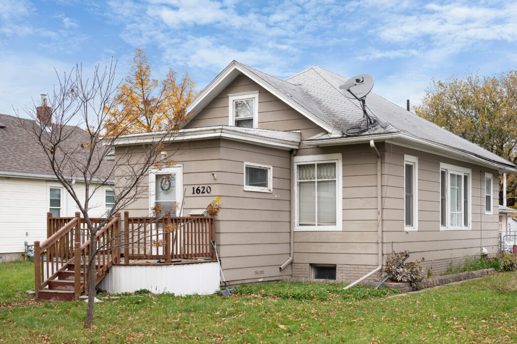 1620 2nd Ave N, Grand Forks, ND 58203