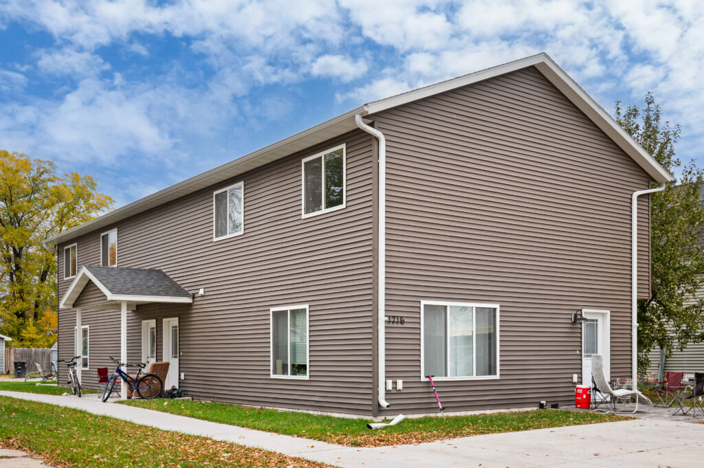 1716 Dyke Ave B, Grand Forks, ND 58203