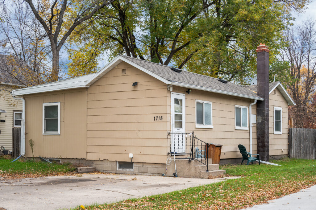 1718 Dyke Ave, Grand Forks, ND 58203