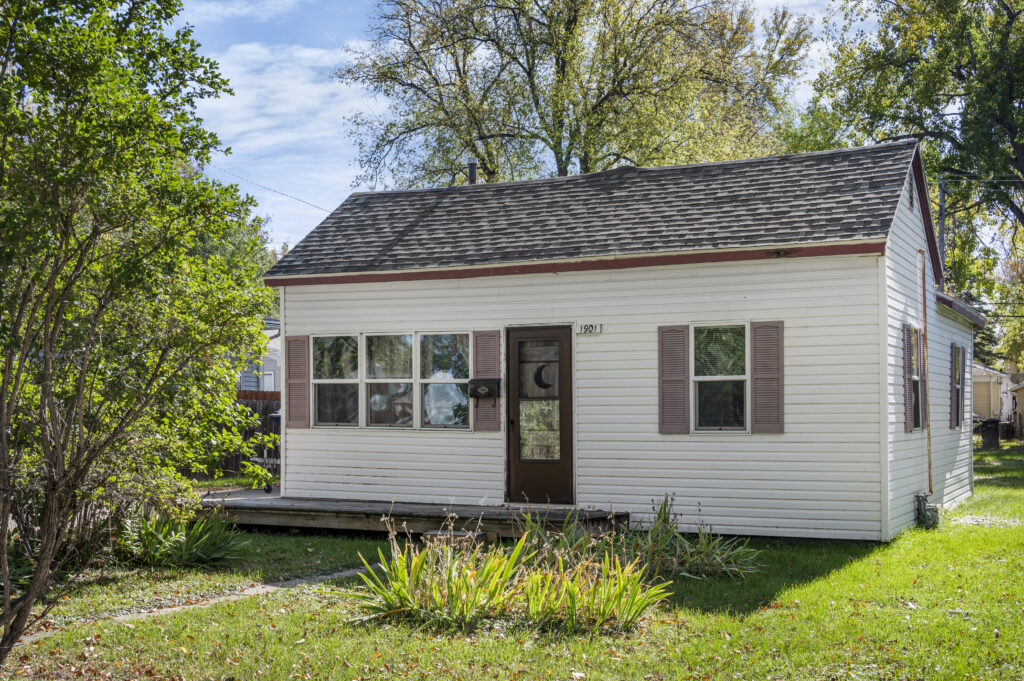 1901 10th Ave N, Grand Forks, ND 58203