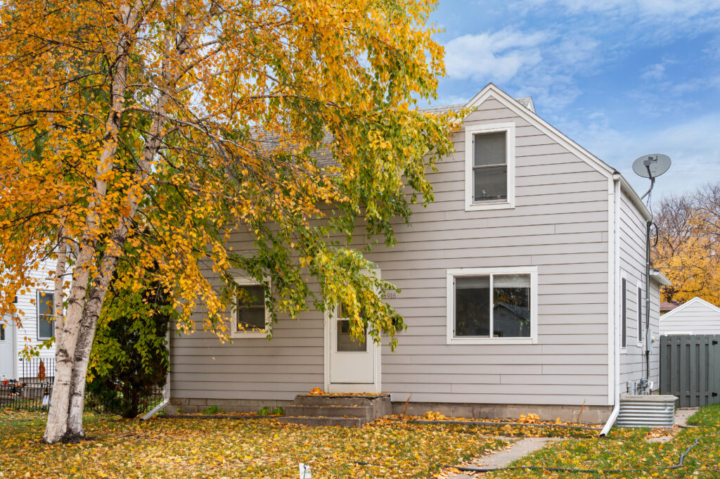 1916 2nd Ave N, Grand Forks, ND 58201
