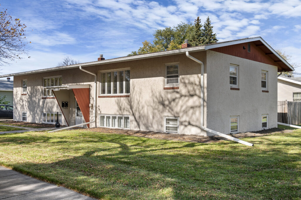 2002 10th Ave N #2, Grand Forks, ND 58203