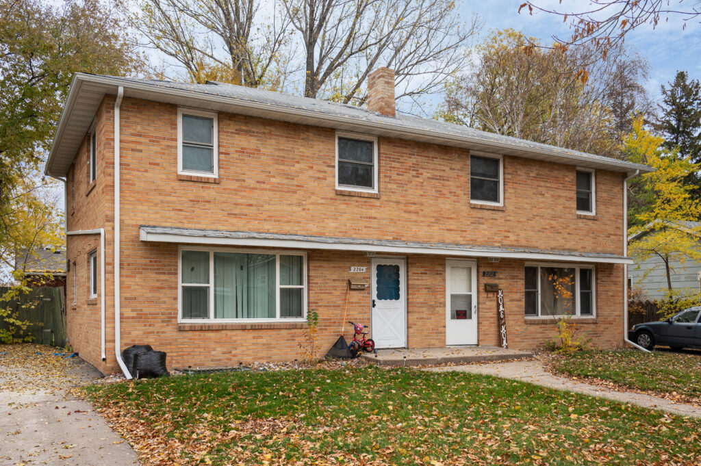 2204 11th Ave N, Grand Forks, ND 58203
