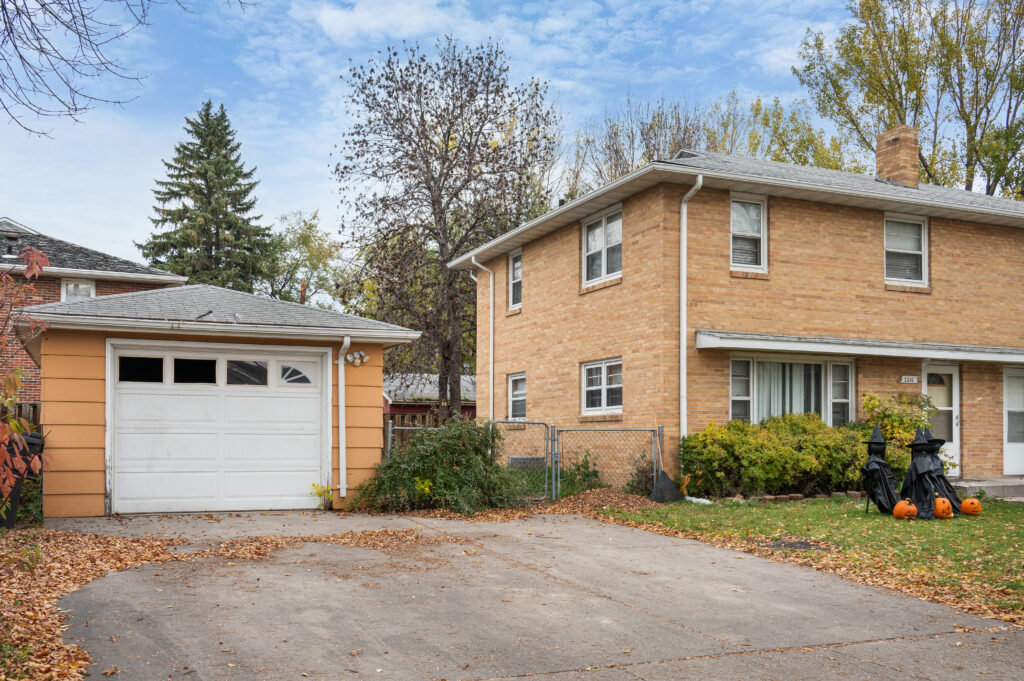 2216 11th Ave N, Grand Forks, ND 58203