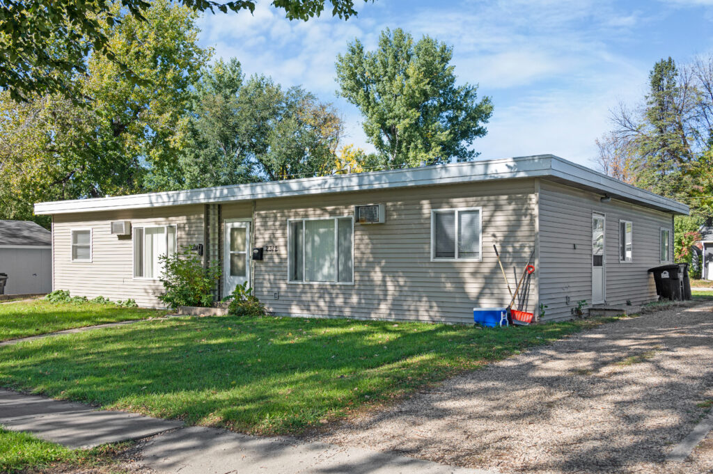 2314 6th Ave N, Grand Forks, ND 58203