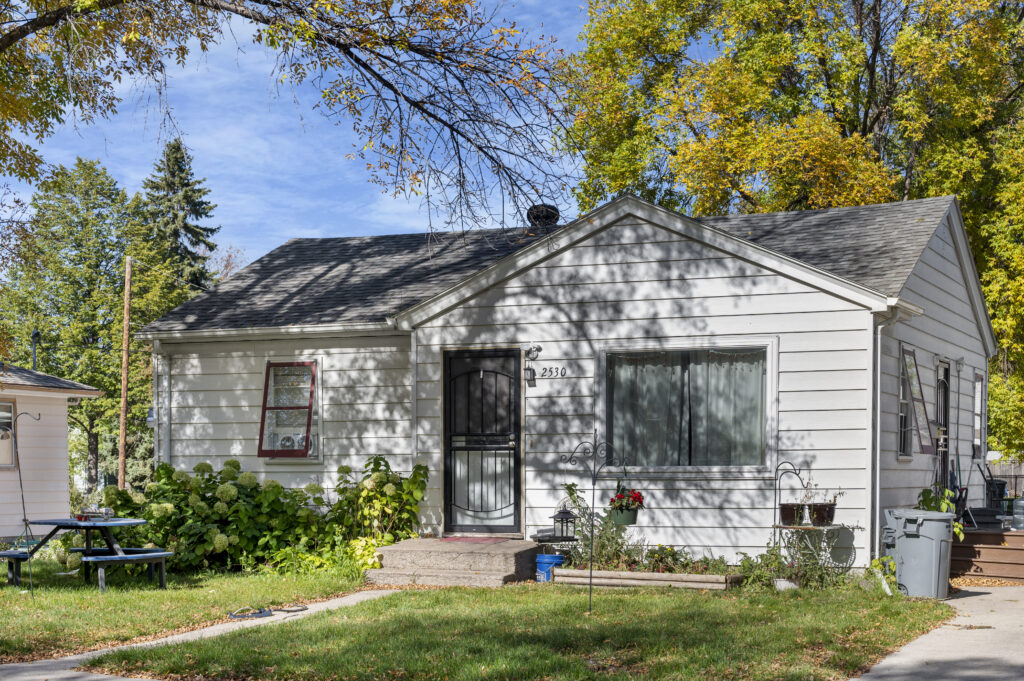2530 9th Ave N, Grand Forks, ND 58203