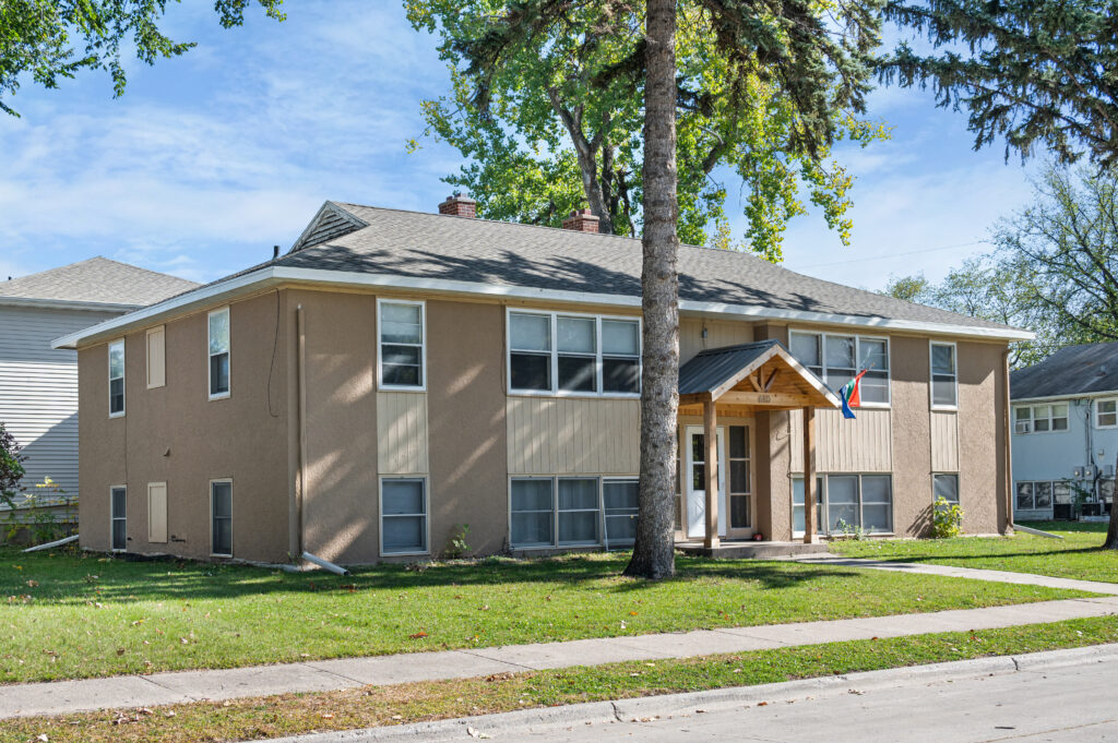 610 N 24th St #4, Grand Forks, ND 58203