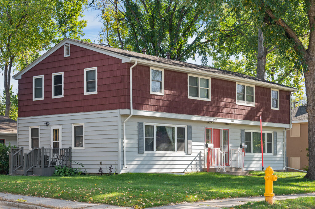 618 N 24th St, Grand Forks, ND 58203