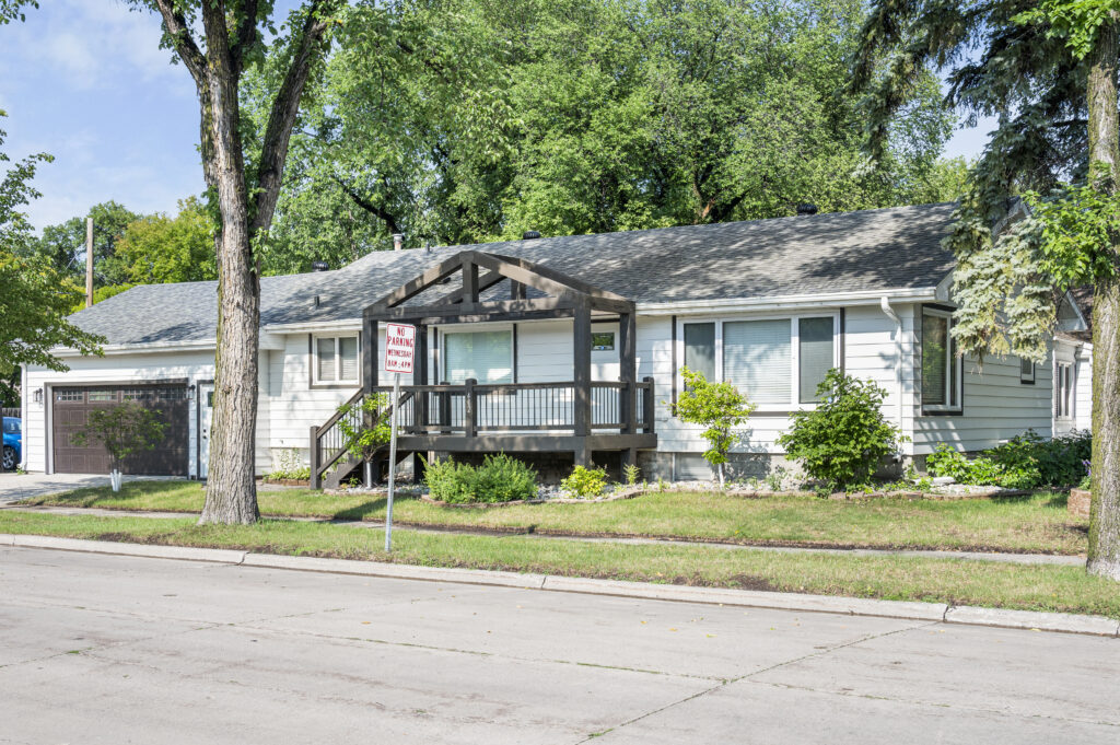 402 N 23rd St B, Grand Forks, ND 58203