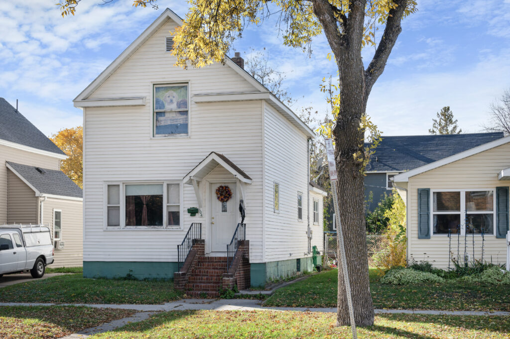 104 Walnut St, Grand Forks, ND