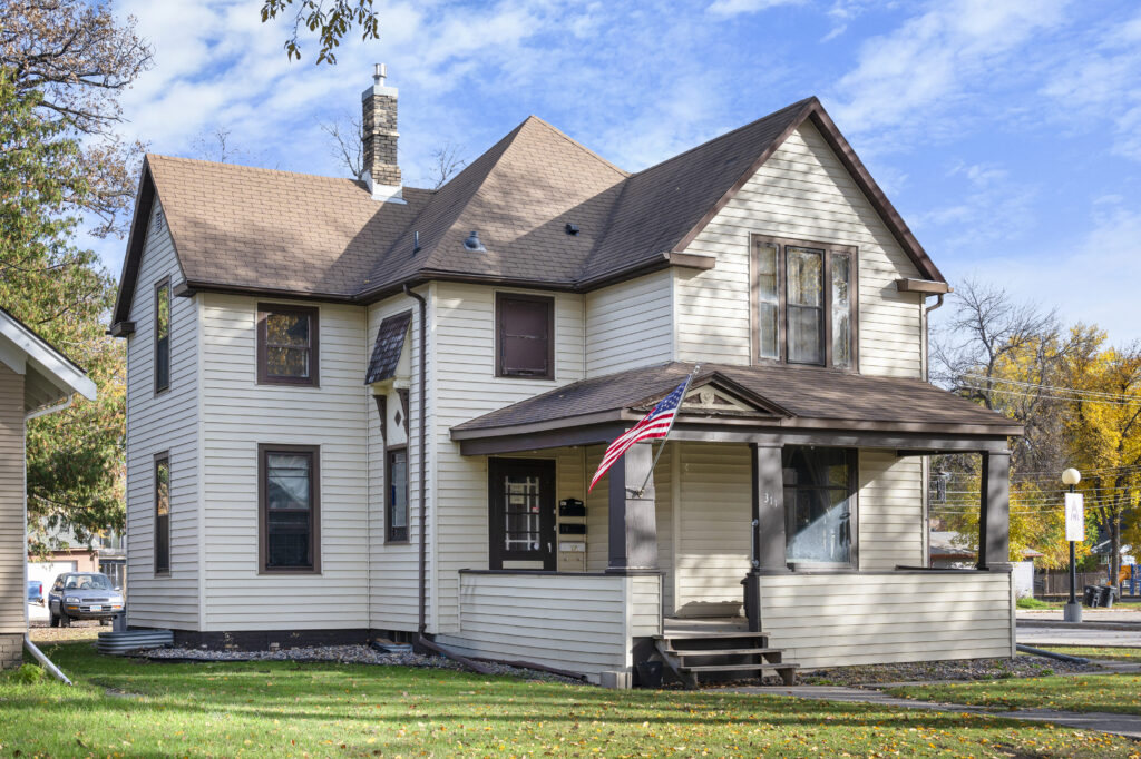 311 Chestnut St, Grand Forks, ND