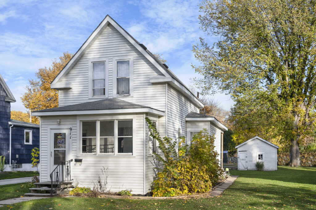 911 Cherry St, Grand Forks, ND