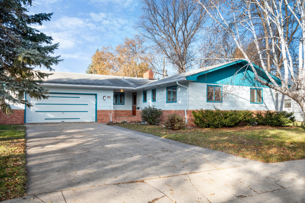 167 Columbia Ct, Grand Forks, ND 58203