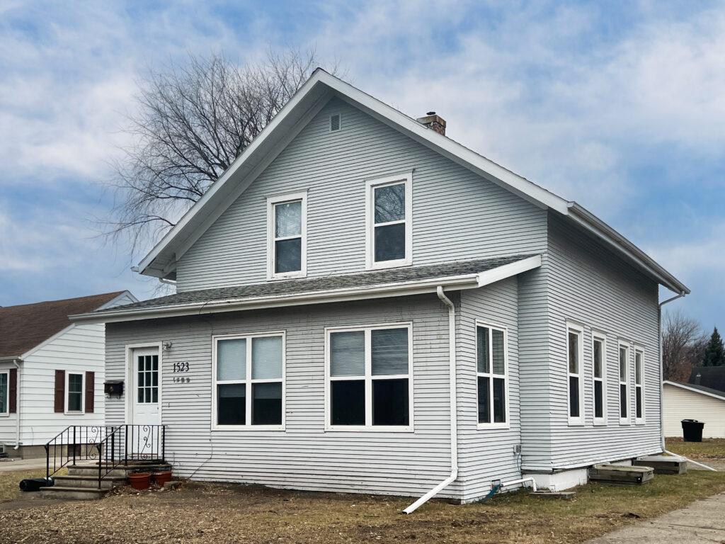 1523 5th Ave N, Grand Forks, ND 58203
